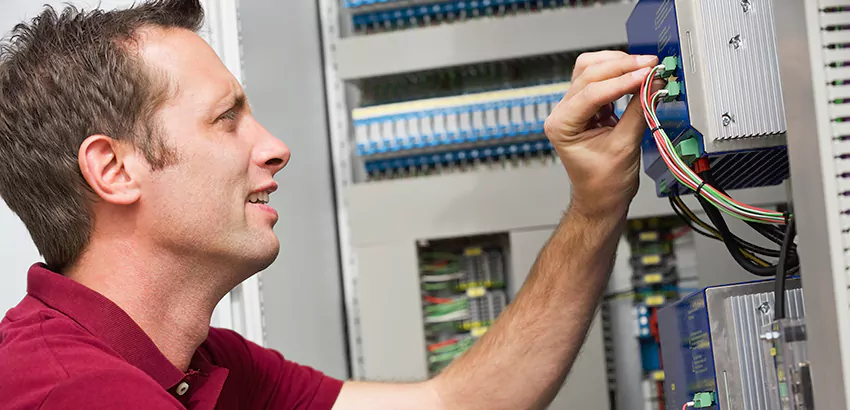 Offshore and Petroleum Facility Electrician in Ankeny